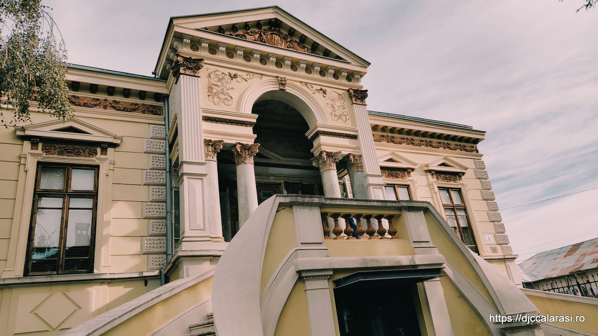 Urmează Image
